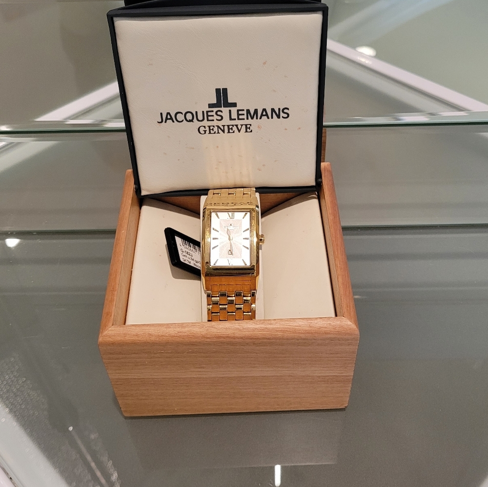 VINTAGE JACQUES LEMANS MEN'S WATCH AUTOMATIC G-182J GOLD PLATED.